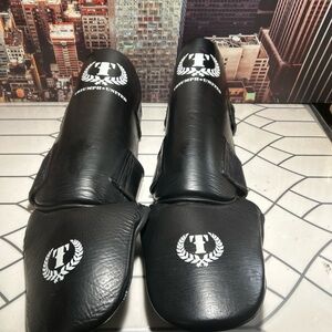 Triumph United Black Shin Guards